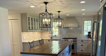 Cozy Cape Cottage in East Greenwich, RI