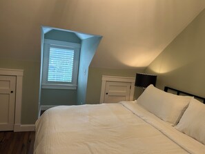 3 habitaciones, tabla de planchar con plancha, wifi y ropa de cama 