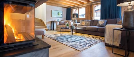 テレビ、暖炉、テレビゲーム、書斎 / ワークスペース