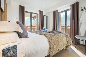 6 bedrooms, iron/ironing board, free WiFi, bed sheets