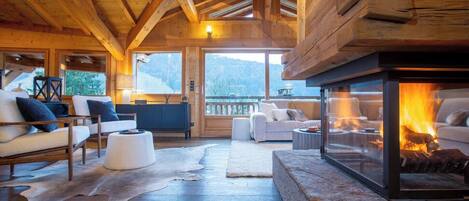 Televisión, chimenea, videojuegos