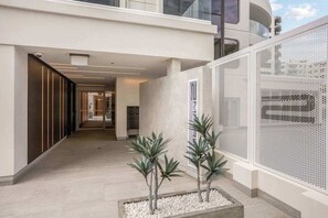 Exterior detail - Sunrise to Sunset Ocean Harbour Views Pool Spa Gym (Mount Maunganui)