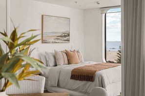 Tabla de planchar con plancha, cuna de viaje, wifi y ropa de cama