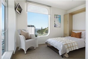 Room - Sunrise to Sunset Ocean Harbour Views Pool Spa Gym (Mount Maunganui)