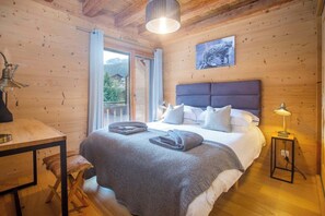 3 slaapkamers, een strijkplank/strijkijzer, reisbedje, gratis wifi