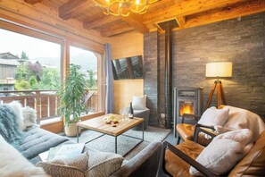 Televisie, een open haard en videospelletjes