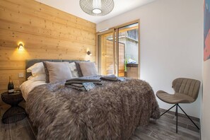 3 habitaciones, tabla de planchar con plancha y cuna de viaje 