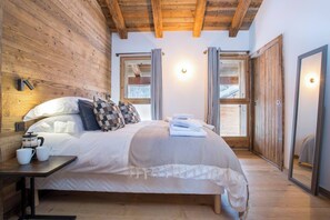 4 makuuhuonetta, silitysrauta/-lauta, ilmainen Wi-Fi, vuodevaatteet