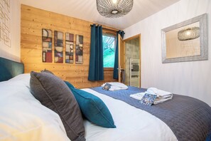 3 bedrooms, iron/ironing board, free WiFi, bed sheets - Apartment Jardin Des Fes hosted by More Mountain, Morzine | Luxury 2 Bed  2 Bath apartment + Bunk Room. Fantastic location with large terrace and Mountain Views. Family friendly and great location. All Mod Cons. Only 2 mins walk into town centre. (Morzine)