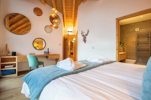 4 bedrooms, desk, iron/ironing board, free WiFi