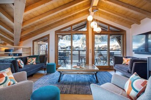 Fernseher, Kamin, Arbeitsbereiche