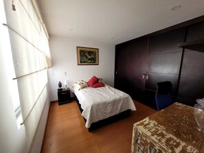 3 chambres, accès à Internet, literie fournie