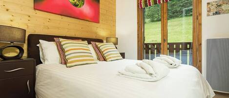 3 chambres, fer et planche à repasser, lit parapluie, Wi-Fi gratuit