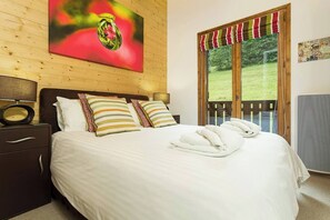 3 bedrooms, iron/ironing board, travel cot, free WiFi