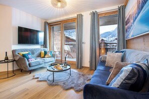 TV - Apartment Ressachaux hosted by More Mountain, Morzine | Luxury 3 Bed 3 Bath + Bunk Room | Sleeps 8. Spectacular Apartment in the centre of town opposite the Super Morzine Telecabine. You cannot beat this for size and location! (Morzine)