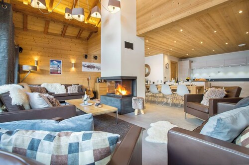 The Crows Nest hosted by More Mountain, Morzine | Luxury 5 Bed 5 Bath Private Chalet | Sleeps 10.  Fantastic Central location in Morzine in the heart of the village. Family friendly with All Mod Cons. Only 5 mins walk to Ski Lifts.