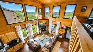 Basic Cabin, Mountain View | Iron/ironing board, free WiFi