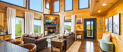 Basic Cabin, Mountain View | Iron/ironing board, WiFi (free)