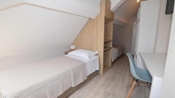 Standaard Twin kamer, uitzicht op bergen | Een bureau, gratis wifi