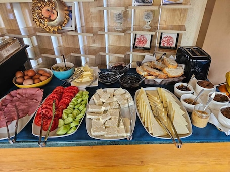 Desayuno continental gratuito y diario. Hotel Promenade