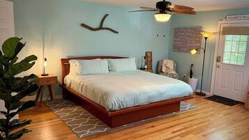 2 bedrooms, desk, iron/ironing board, free WiFi