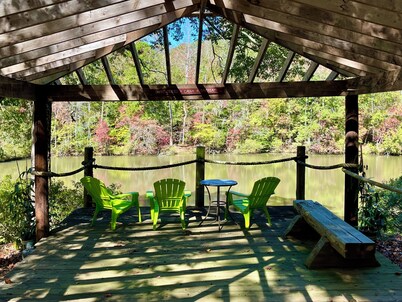 Hidden Gem!   Lakeside two bedroom private entrance apartment with large yard.