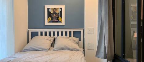 Iron/ironing board, WiFi, bed sheets