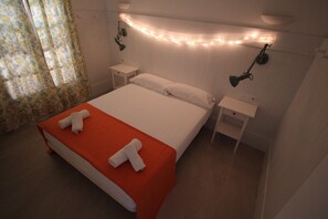 2 soveværelser, pengeskab på værelset, strygejern/strygebræt