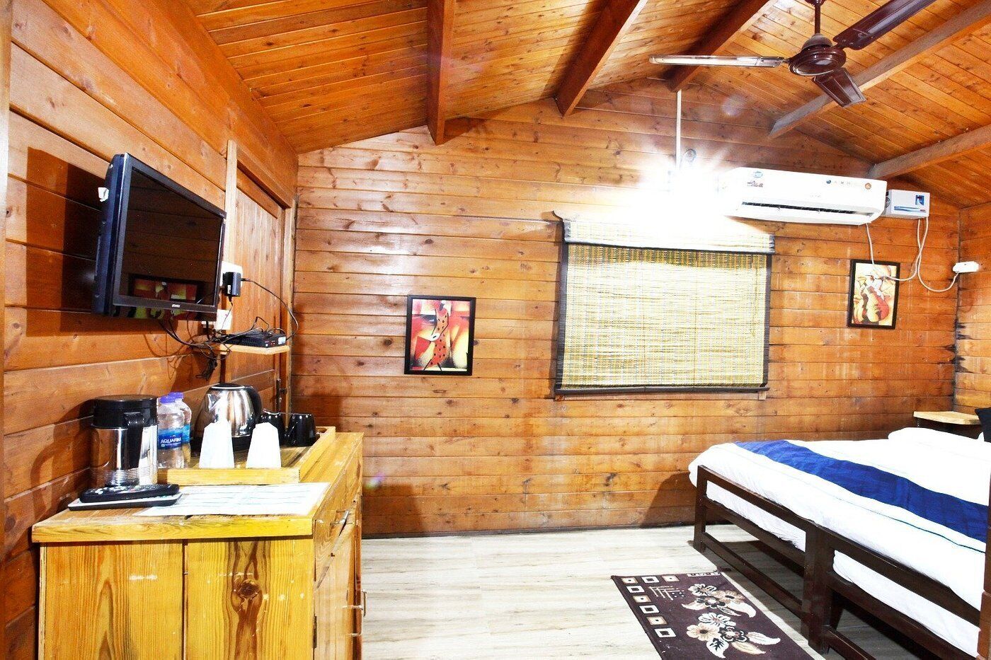 Deluxe Double Room, Balcony, Garden View | Desk