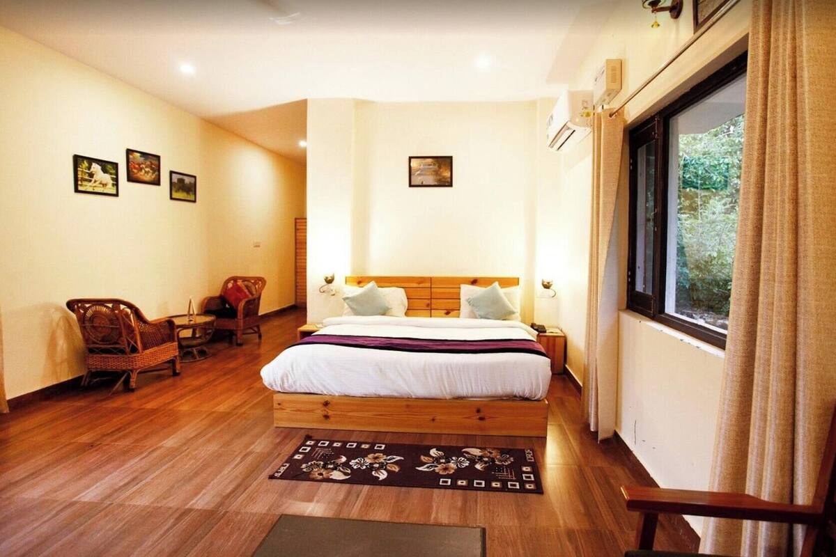 Superior Double Room, Garden View | Desk