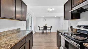 Fridge, oven, stovetop, coffee/tea maker