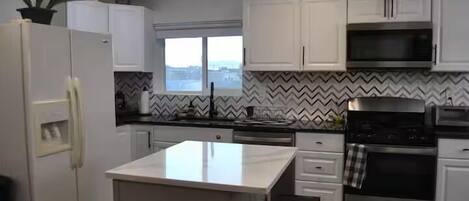 Frigorífic, microones, forn i placa de cuina