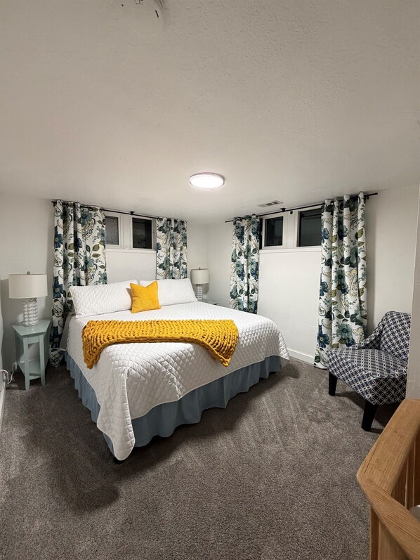 6 bedrooms, iron/ironing board, travel crib, free WiFi - Gather Together | 2 Kitchens | Pet Friendly Stay (Orem)