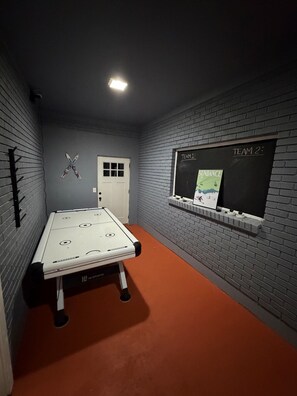 Games room - Gather Getaway | 3BR 2BA | Pet Friendly | Waffles (Orem)