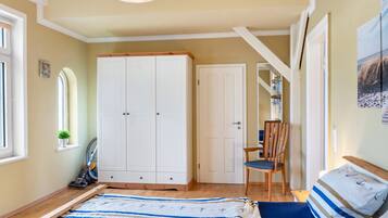 2 Schlafzimmer, BĂŒgeleisen/BĂŒgelbrett, WLAN, BettwĂ€sche