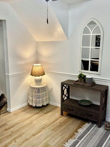 Entire Cozy Apartment Fully Renovated Modern Style