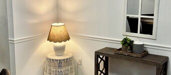 Entire Cozy Apartment Fully Renovated Modern Style