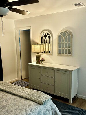 2 bedrooms, desk, iron/ironing board, free WiFi