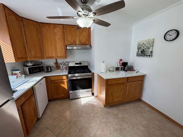 冰箱、微波炉、炉灶、洗碗机