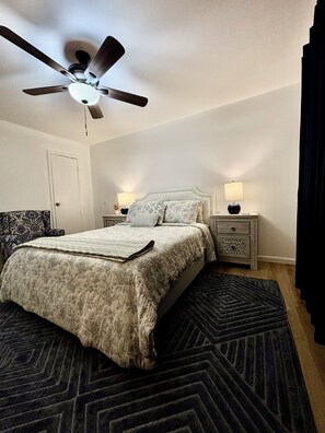 办公桌、熨斗/熨衣板、免费 WiFi、床单