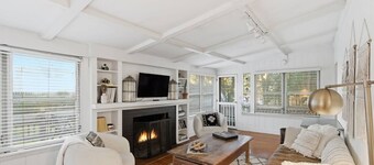 Bohemian Cottage-Huge Yard-Great Location