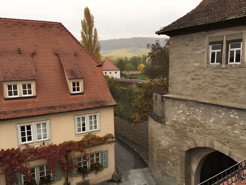 Ferienwohnung 'Schwanbergblick' mit Gemeinschaftsgarten und WLAN