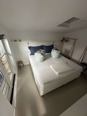 5 bedrooms, desk, iron/ironing board, WiFi - Summerhouse w pool finest (Hornbæk)