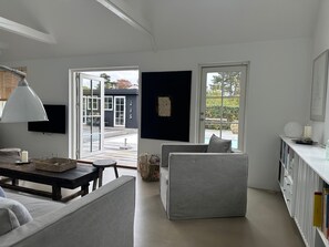 TV - Summerhouse w pool finest (Hornbæk)