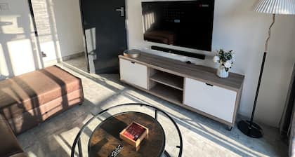 Modern 3-bedroom cottage 15 mins away from the City Centre along Bvumba road.