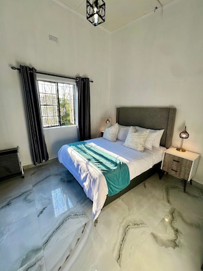 3 chambres, fer et planche à repasser, Wi-Fi, draps fournis