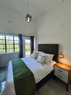 3 chambres, fer et planche à repasser, Wi-Fi, draps fournis