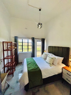 3 chambres, fer et planche à repasser, Wi-Fi, draps fournis