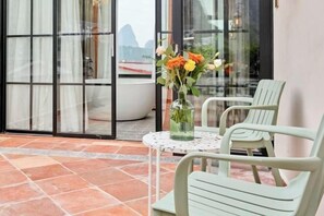 المنشأة من الداخل