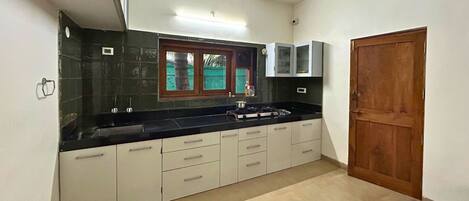 Villa, 3 chambres, non-fumeurs, balcon | Coin cuisine privé